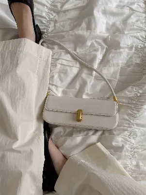AMELIA BAG MILK